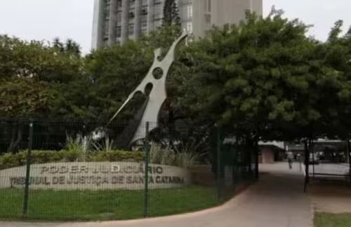 Mulher que comprou três iPhones por R$87 tem pedido de indenização negado pela Justiça de SC