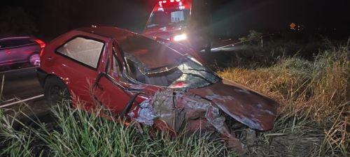 Homem fica ferido após colisão entre carro e caminhão na SC-283, em Palmitos