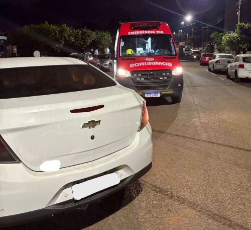 Duas pessoas ficam feridas em colisão entre moto e carro no Centro de Cunha Porã
