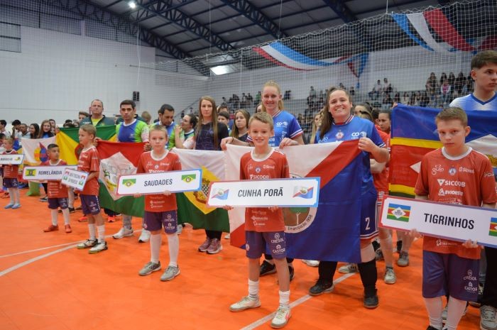 Cunha Porã abre oficialmente a 3ª Copa Sicredi Amerios de Futsal