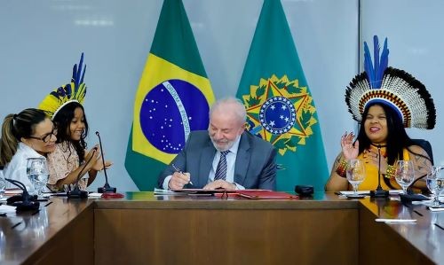 Lula homologa três novas terras indígenas