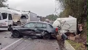 Grave acidente com múltiplos veículos deixa um morto e bloqueia BR-282 entre Cordilheira Alta e Xaxim
