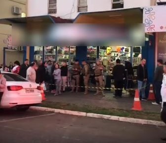 Tiros dentro de loja deixam duas pessoas gravemente ferido no centro em Maravilha