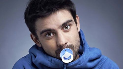 Chupeta para adultos? Nova tendência promete reduzir o estresse