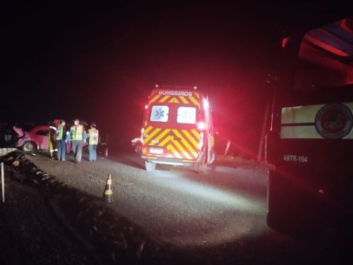 Colisão entre fusca e caminhonete deixa um morto e uma mulher ferida em Itapiranga