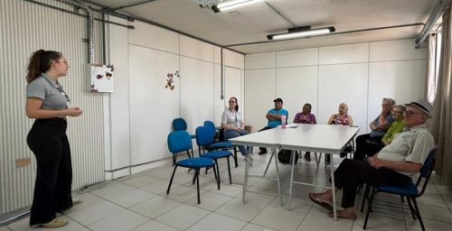 Sicredi Conexão apoia idosos de Pinhalzinho/SC com orientações sobre finanças pessoais