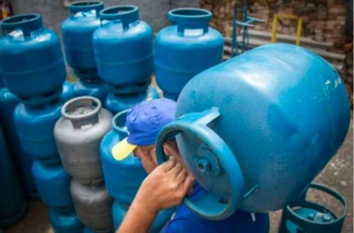 Mais de 179 mil famílias em SC serão beneficiadas com botijão de gás de graça; saiba quando