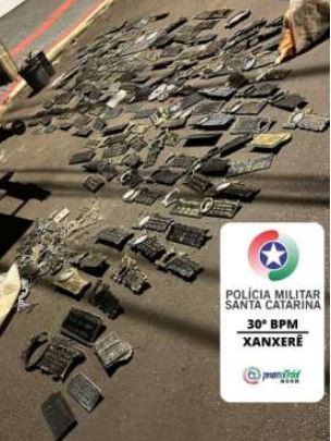 Polícia prende trio por receptação de placas de cemitério no Oeste