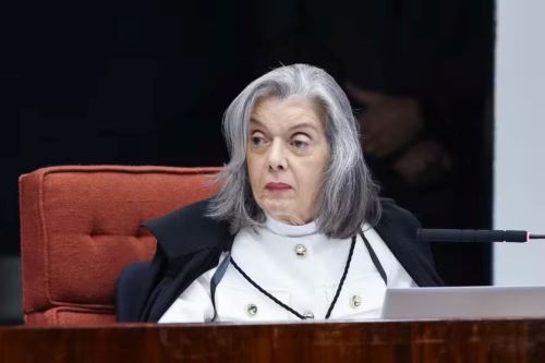 Cármen Lúcia forma maioria pela condenação de Bolsonaro e aliados