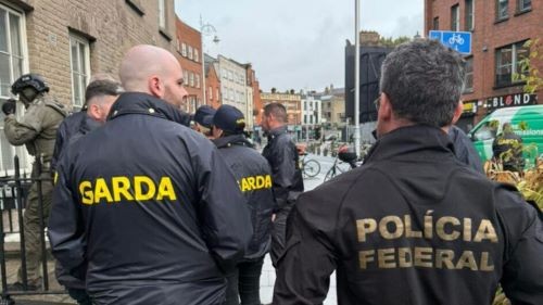 Gangue que traficava mulheres de SC mantinha bordel com 10 prostitutas na Irlanda