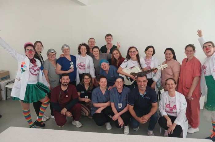 Projeto FelizCidade leva música e esperança à Fundação Hospitalar de Cunha Porã