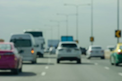 Trafego_na_estrada - carros - transito 