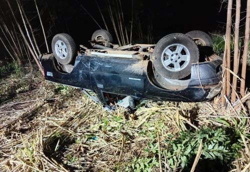 Capotamento de caminhonete mata motorista no Extremo-Oeste