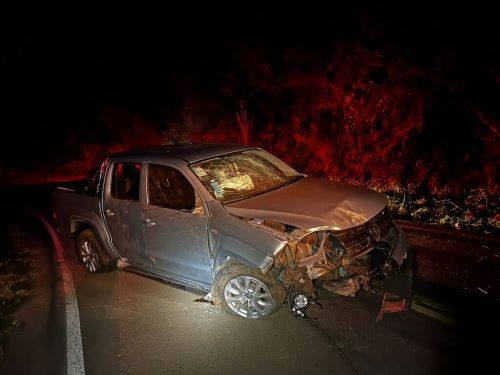 Caminhonete tomba após saída de pista e deixa duas mulheres feridas no Oeste Catarinense