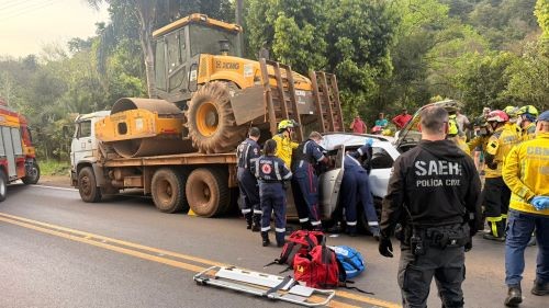 Grave colisão traseira na SC-157 deixa vítima presa nas ferragens