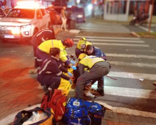 Acidente entre carreta e motocicleta deixa um morto e um ferido grave