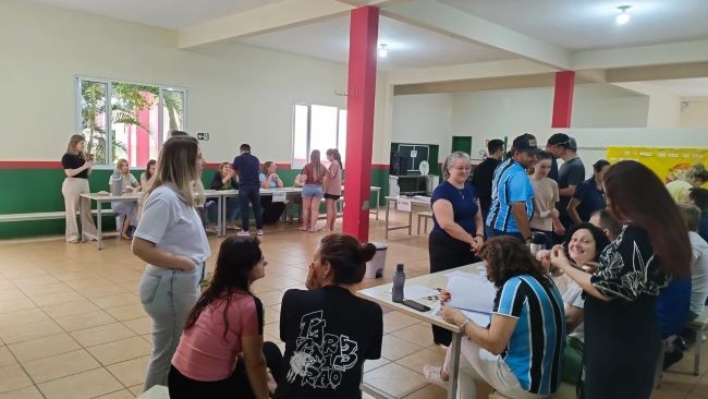 Escola Patrício promove entrega de boletins e integra comunidade com ação da APP