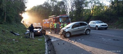Atualização: dois mortos e três feridos em grave colisão na BR-282 em Pinhalzinho