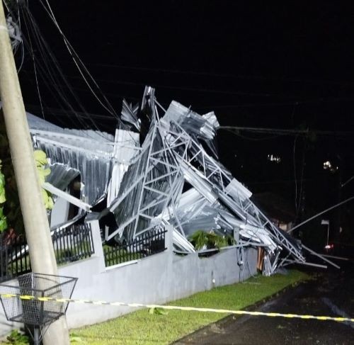 Temporal provoca destelhamento e danos em Águas de Chapecó