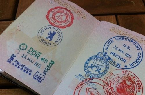 Países da Europa deixarão de carimbar passaportes; entenda