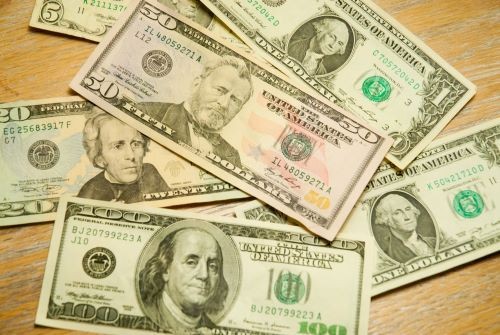 Bolsa bate recorde e dólar cai após reunião entre Lula e Trump