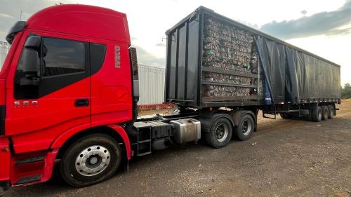 PF apreende carga ilegal de resíduos plásticos no Oeste de SC