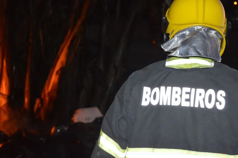 Incêndio - fogo - bombeiros - -convertido