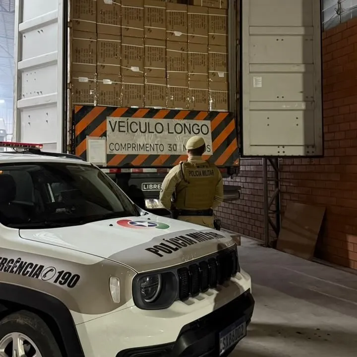 policia-policia-encontra-carreta-furtada-com-carga-roubada-em-oficina-mecanica-2-712-convertido