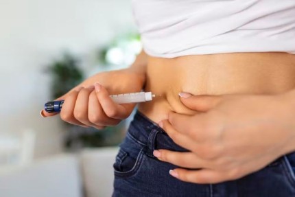 diabetic-patient-using-insulin-pen-making-insulin-injection-home-young-woman-control-diabetes-diabetic-lifestyle