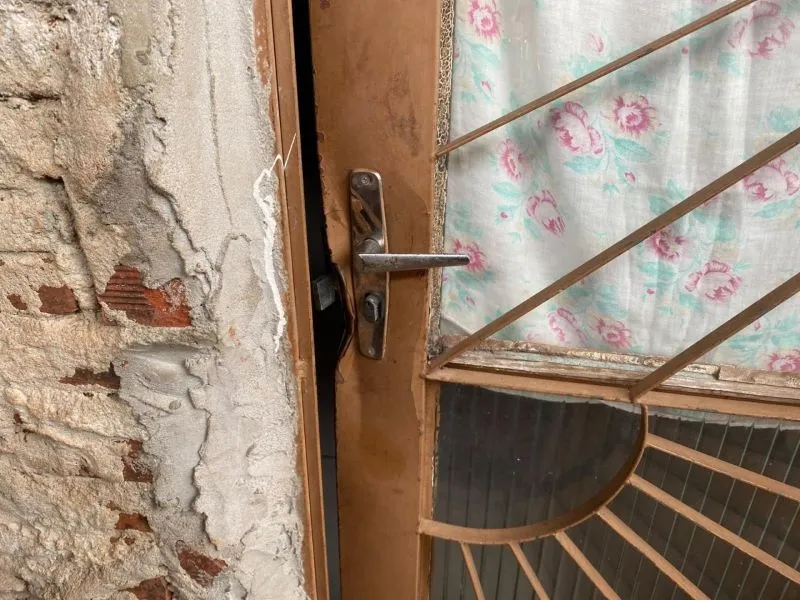 policia-homem-de-70-anos-e-preso-apos-arrombar-porta-de-residencia-e-descumprir-medida-protetiva-em-sao-miguel-do-oeste-1-637-convertido